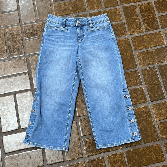 Lands’ End Mid Rise Button Accent Wide Leg Crop Jean - Picture 1 of 14